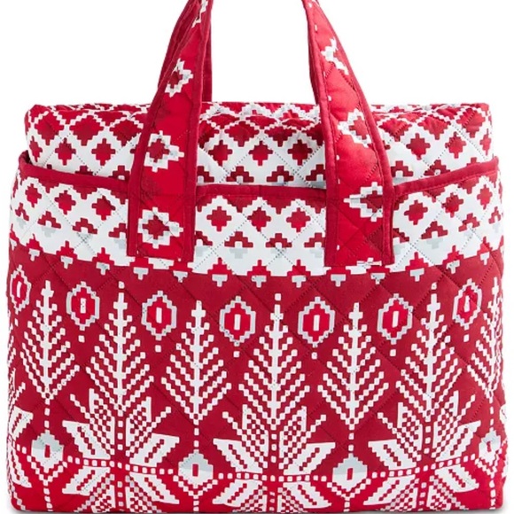 Festive Red and White Snowflake Quilt Set - Picture 7 of 8